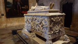 LIZBONA. Grobowiec Vasco da Gamy w klasztorze hieronimitĂłw 